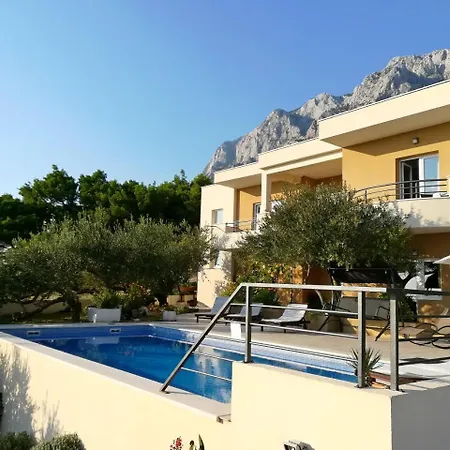 House Arija Semesterbostad *