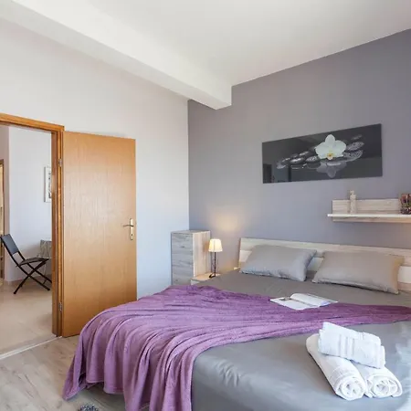 Feriehus House Arija *