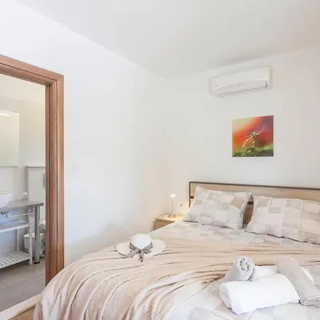Nyaraló House Arija