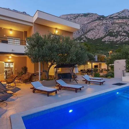 Nyaraló House Arija *