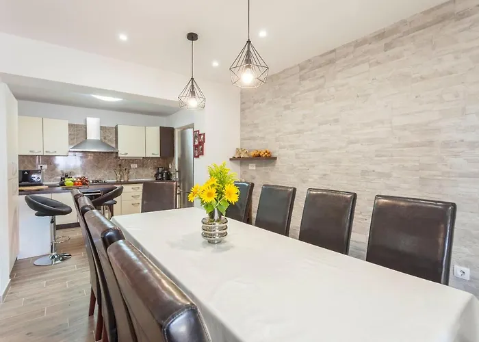 House Arija Μακάρσκα