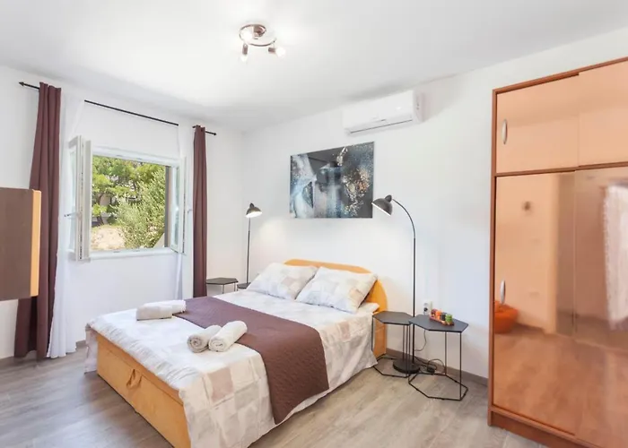 House Arija * מאקרסקה