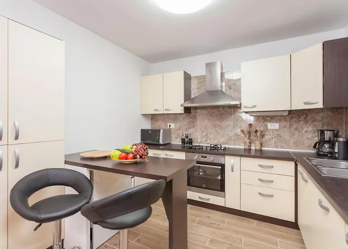 House Arija * מאקרסקה